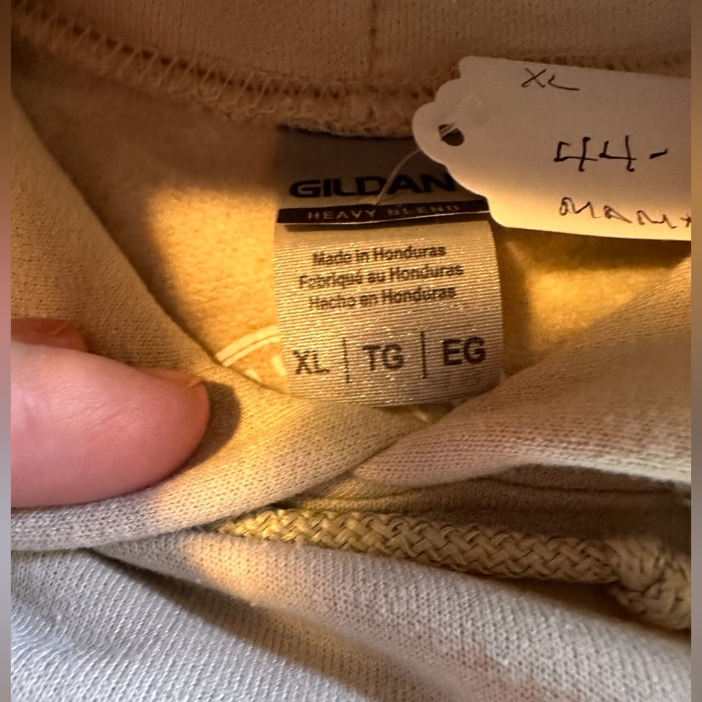 Gildan  XL sand heavy blend hoodie with Floral mama screenprint transfer.‎ NWT. - Picture 3 of 5